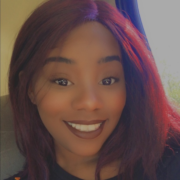 Meet your Posher, Jona🥰 Feel free to message me! - Picture 6 of 8